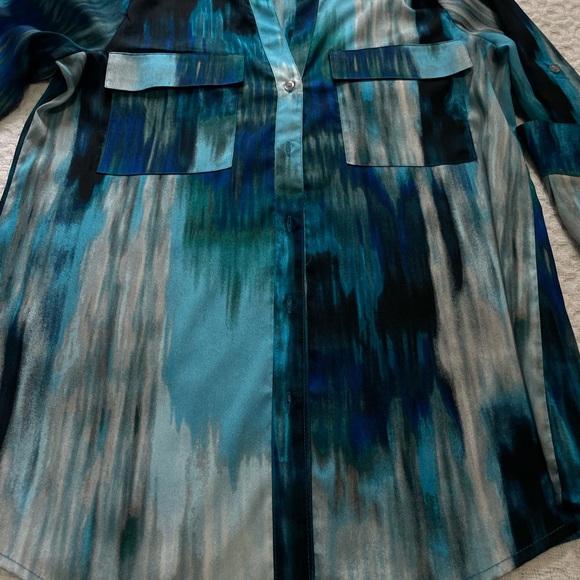 Calvin Klein Blue and Gray Blouse ~ Size Small 
Perfect for the office - Picture 7 of 10